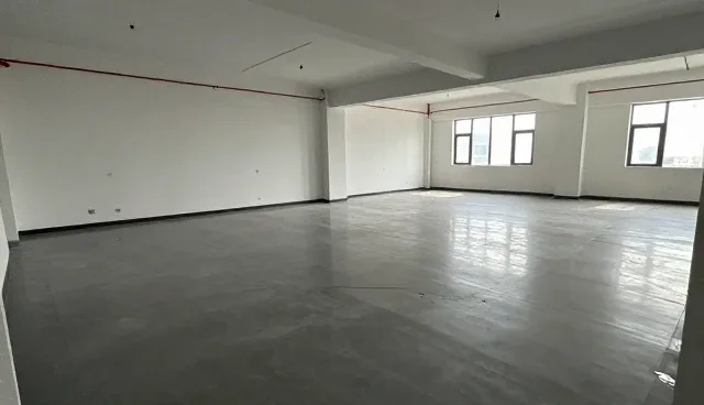 定制办公桌如何重塑电子产品销售场景